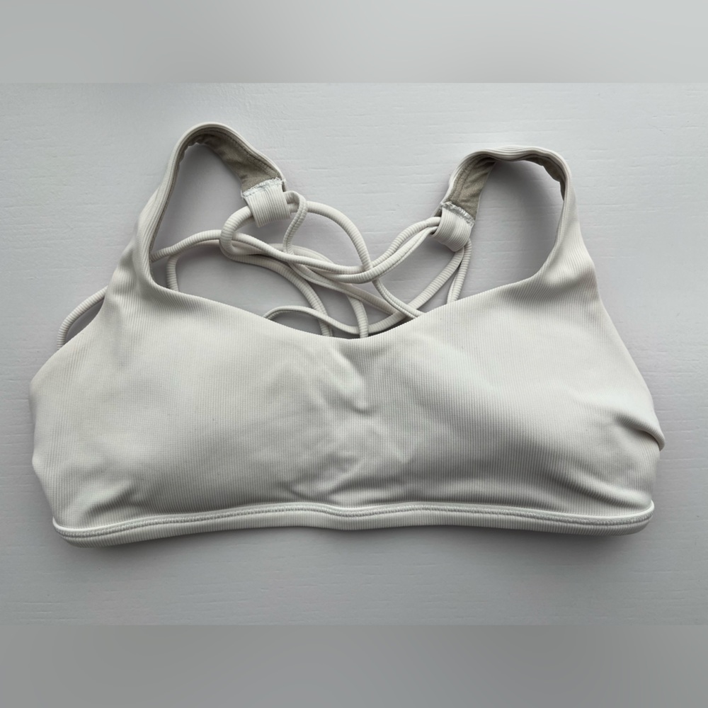 LIKE NEW Lululemon White Free to Be Bra Size 6